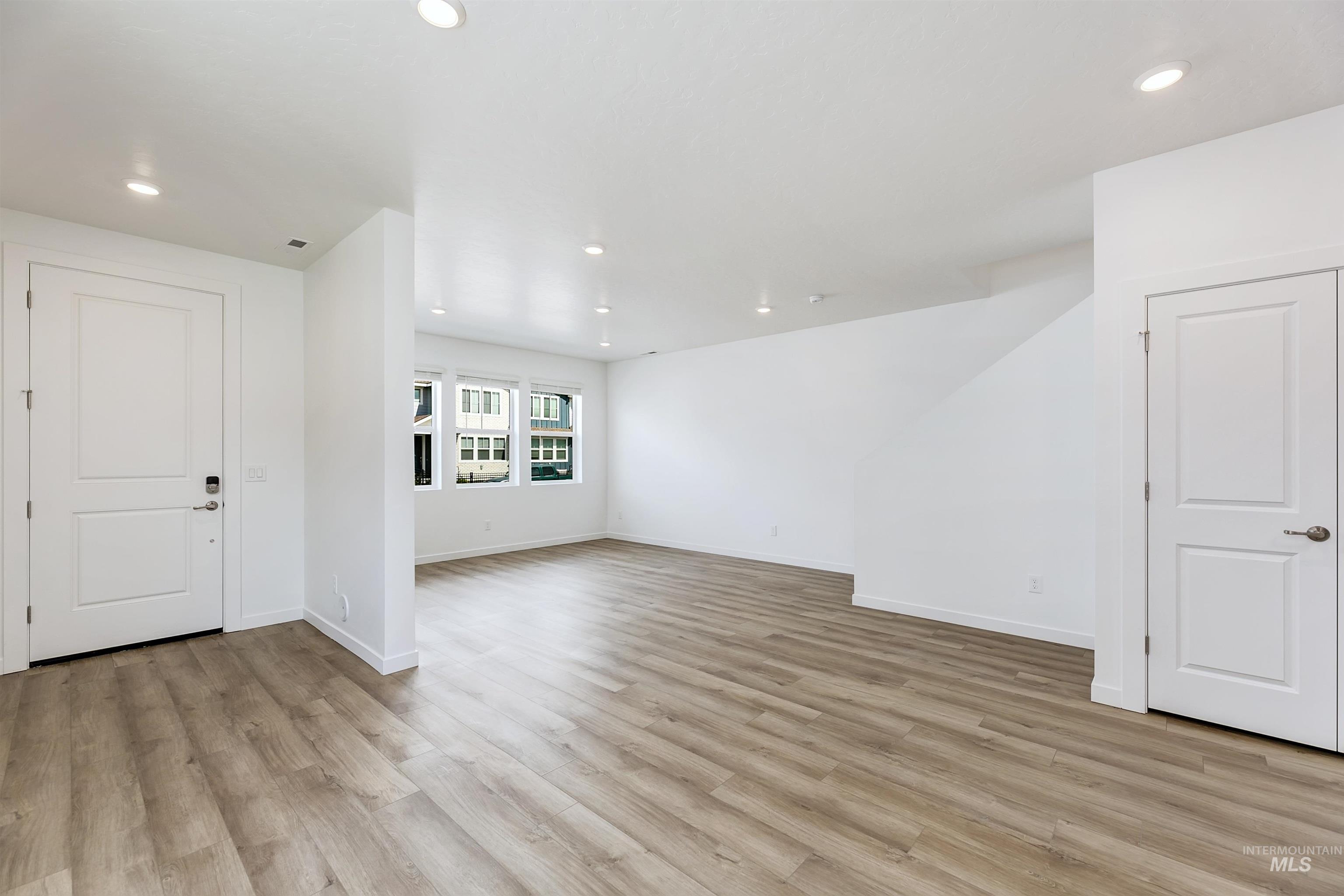 4177 W Perspective St, Eagle, Idaho 83616, 4 Bedrooms, 2.5 Bathrooms, Residential For Sale, Price $433,900,MLS 98975220