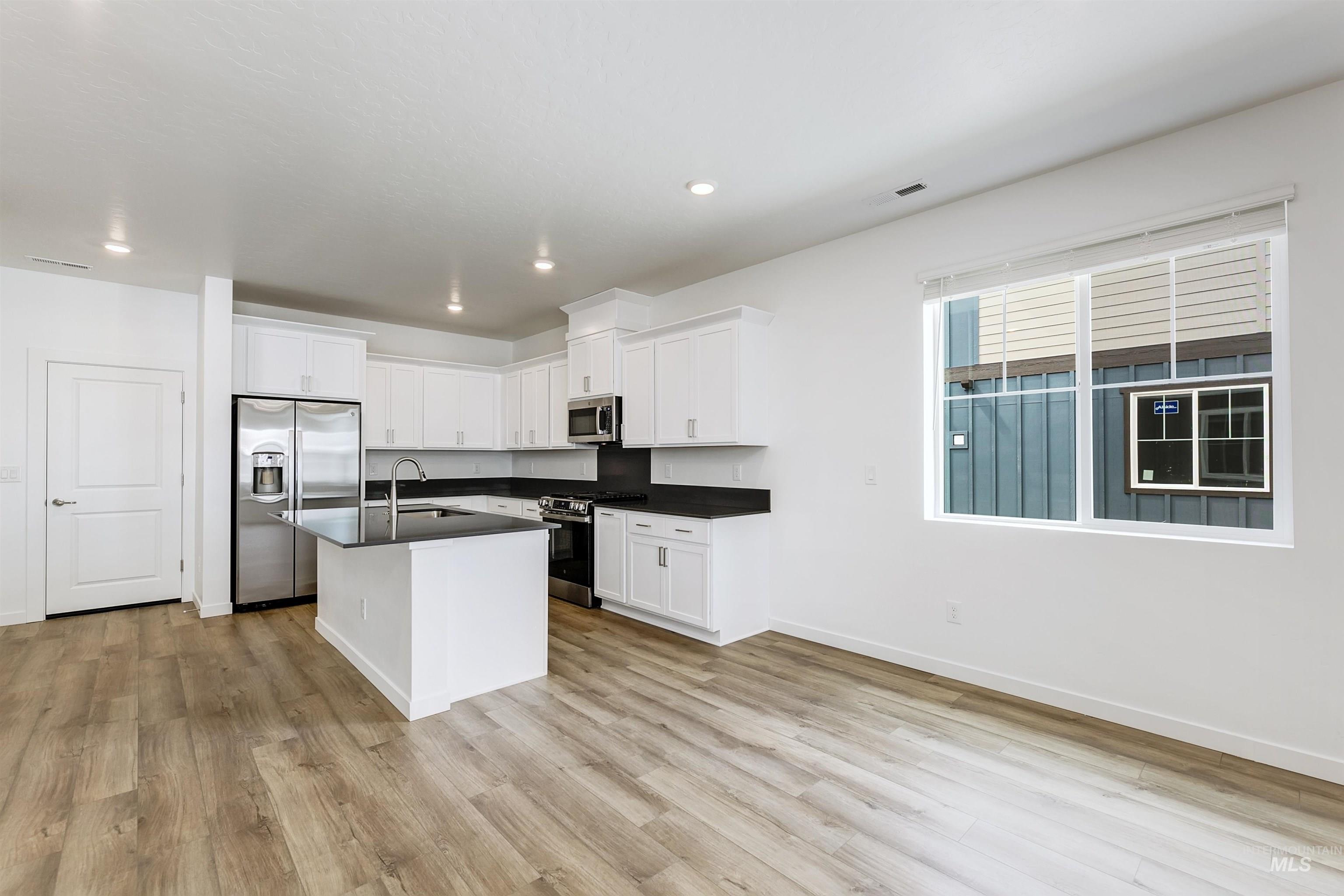 4177 W Perspective St, Eagle, Idaho 83616, 4 Bedrooms, 2.5 Bathrooms, Residential For Sale, Price $433,900,MLS 98975220