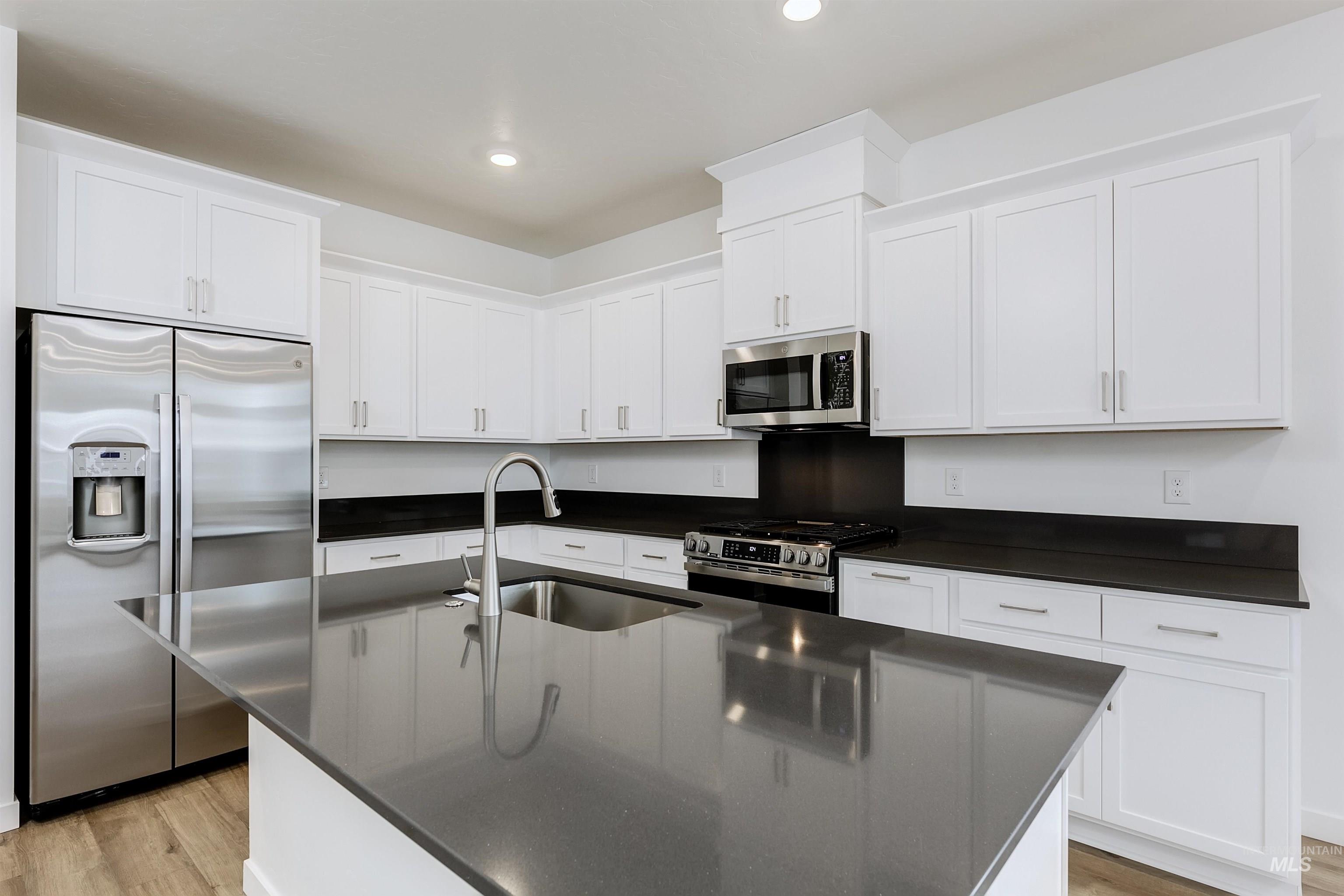 4177 W Perspective St, Eagle, Idaho 83616, 4 Bedrooms, 2.5 Bathrooms, Residential For Sale, Price $433,900,MLS 98975220