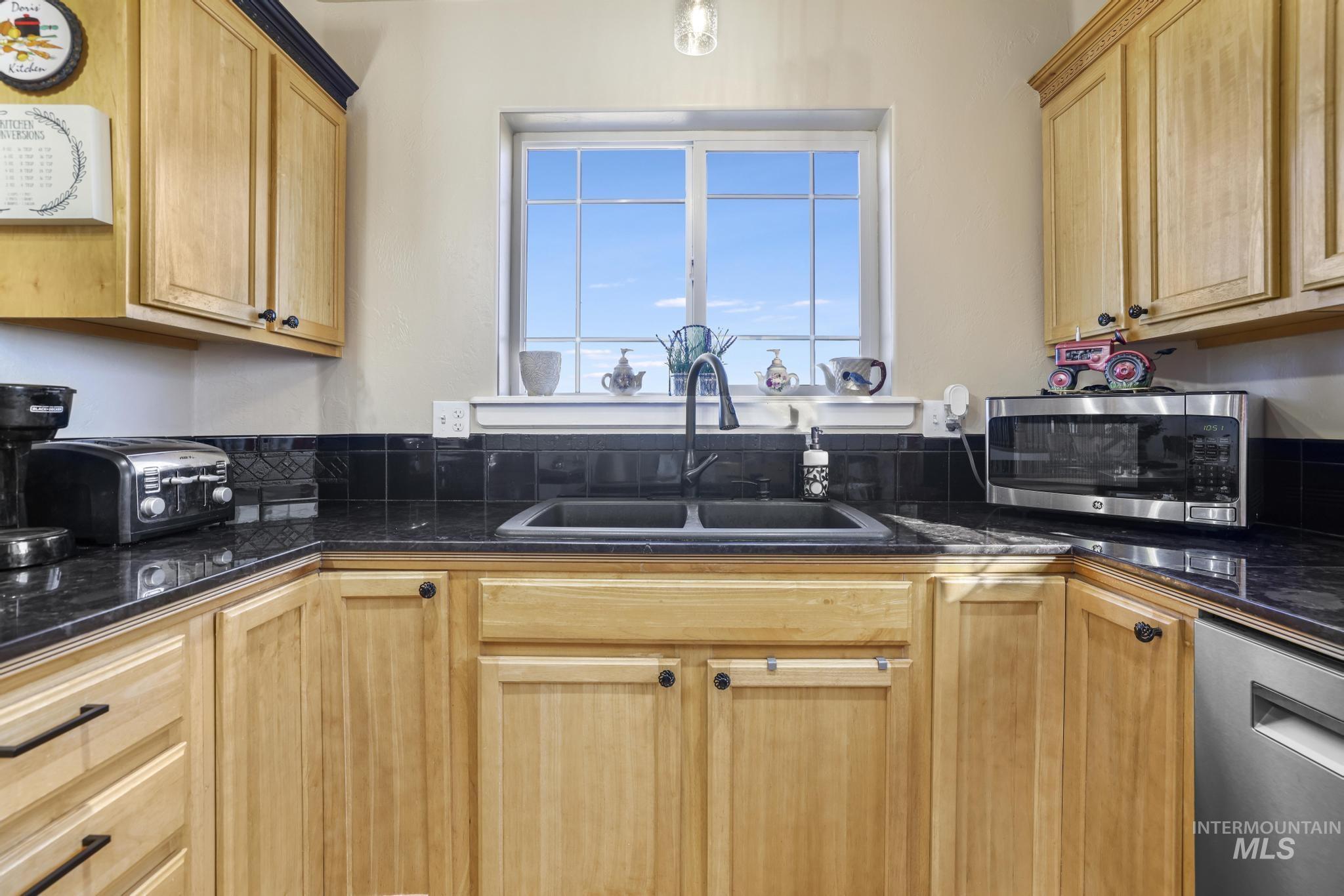 560 Riverview Drive, Gooding, Idaho 83330, 4 Bedrooms, 2.5 Bathrooms, Residential For Sale, Price $660,000,MLS 98975221