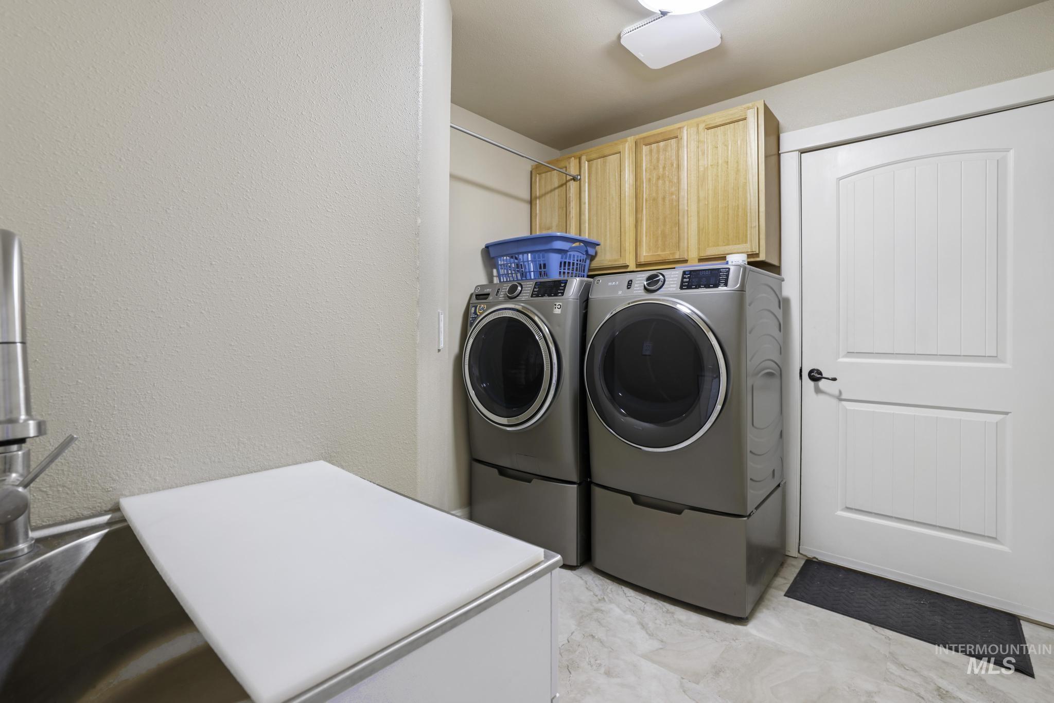 560 Riverview Drive, Gooding, Idaho 83330, 4 Bedrooms, 2.5 Bathrooms, Residential For Sale, Price $660,000,MLS 98975221