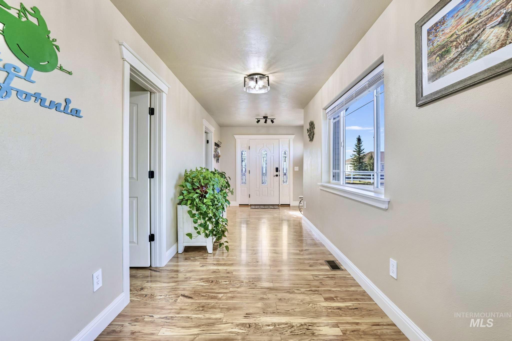 560 Riverview Drive, Gooding, Idaho 83330, 4 Bedrooms, 2.5 Bathrooms, Residential For Sale, Price $660,000,MLS 98975221