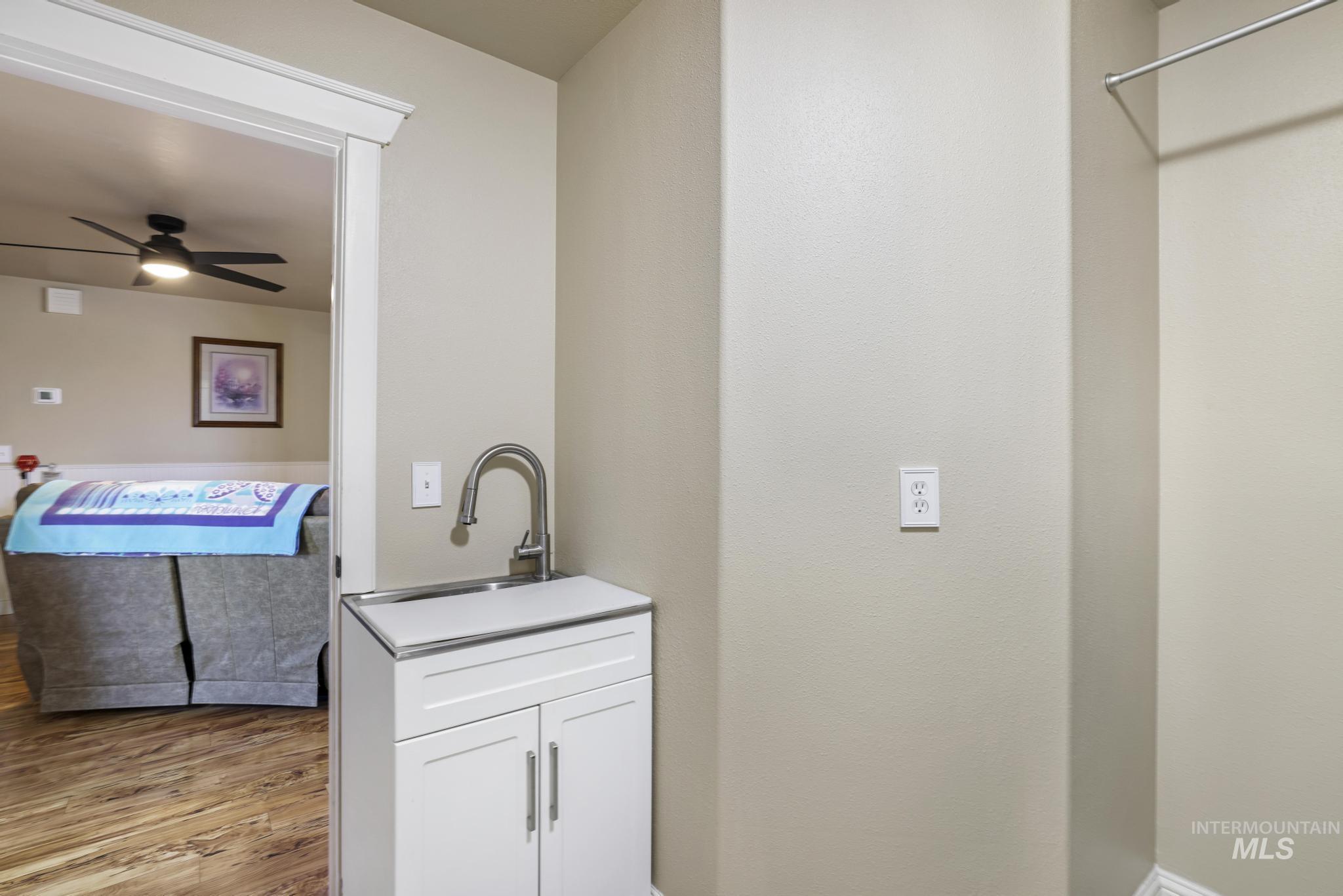 560 Riverview Drive, Gooding, Idaho 83330, 4 Bedrooms, 2.5 Bathrooms, Residential For Sale, Price $660,000,MLS 98975221