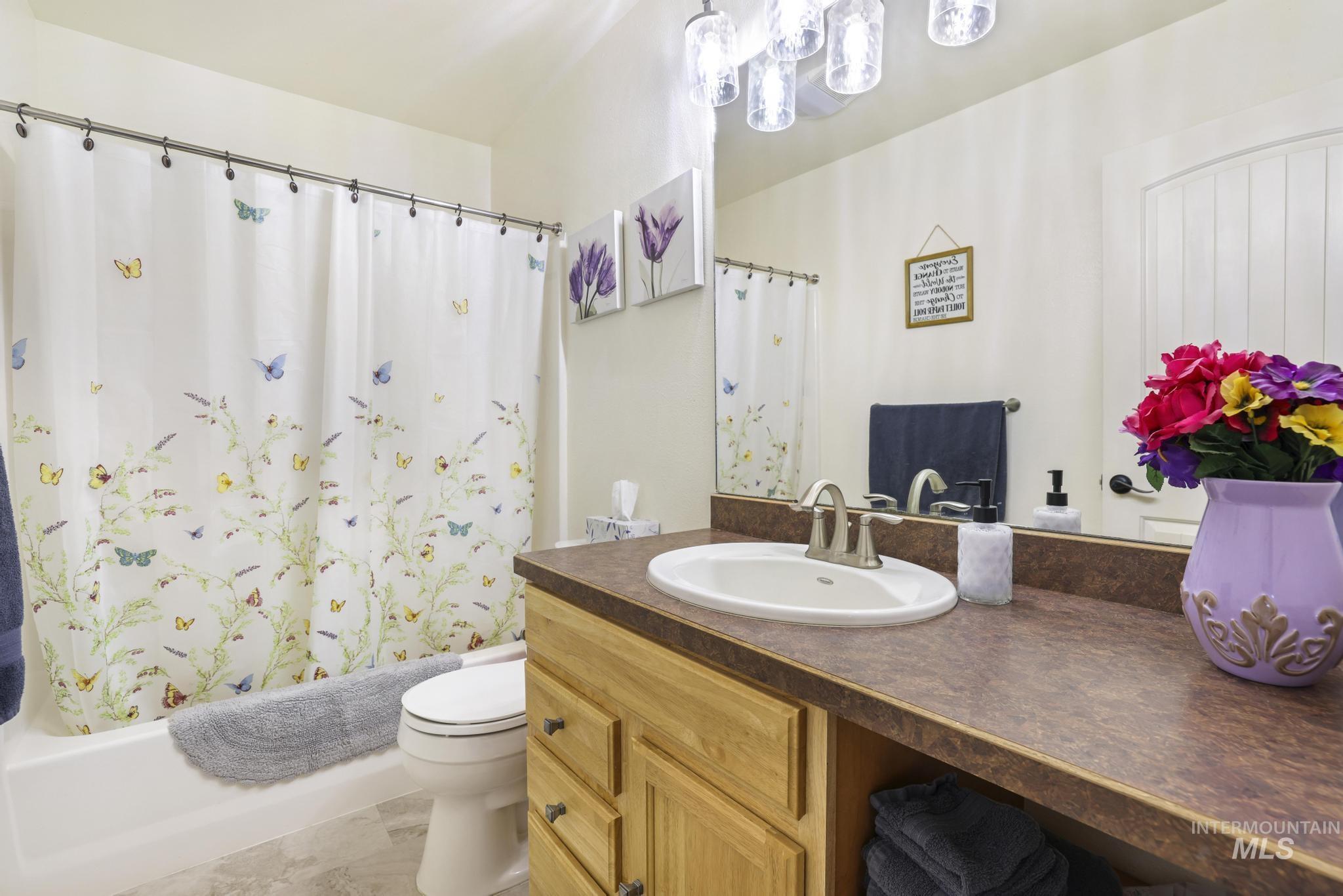 560 Riverview Drive, Gooding, Idaho 83330, 4 Bedrooms, 2.5 Bathrooms, Residential For Sale, Price $660,000,MLS 98975221