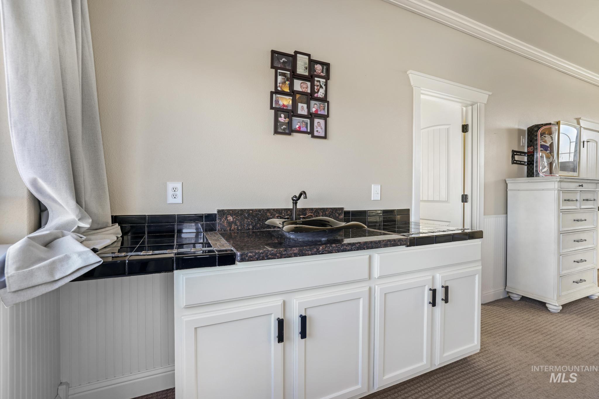 560 Riverview Drive, Gooding, Idaho 83330, 4 Bedrooms, 2.5 Bathrooms, Residential For Sale, Price $660,000,MLS 98975221