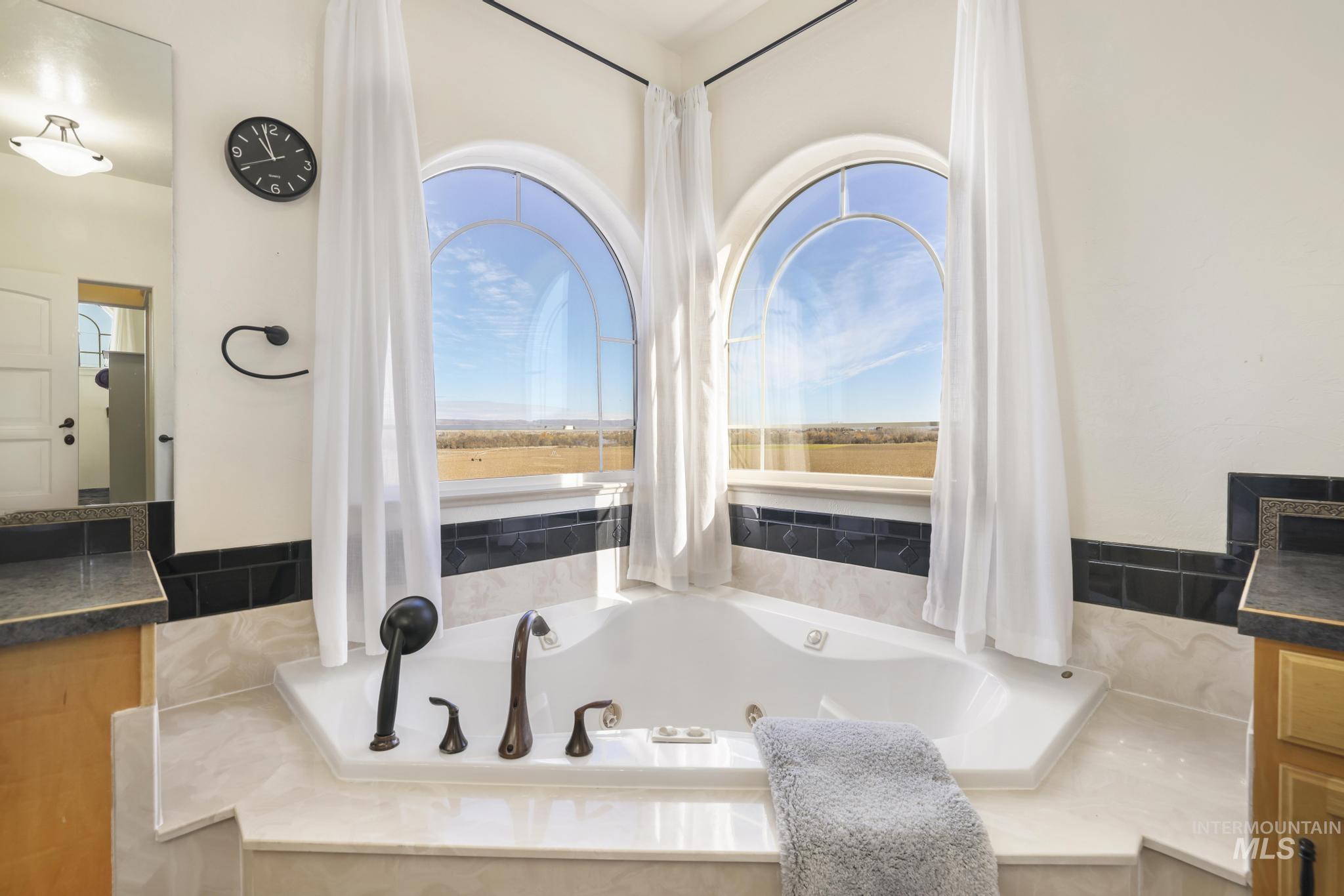 560 Riverview Drive, Gooding, Idaho 83330, 4 Bedrooms, 2.5 Bathrooms, Residential For Sale, Price $660,000,MLS 98975221