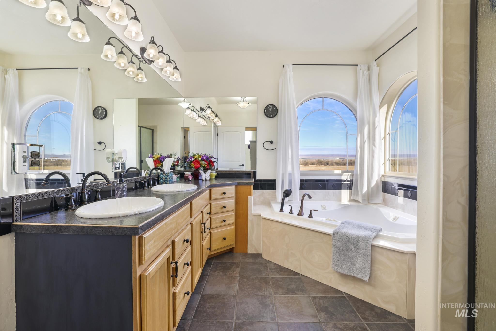 560 Riverview Drive, Gooding, Idaho 83330, 4 Bedrooms, 2.5 Bathrooms, Residential For Sale, Price $660,000,MLS 98975221