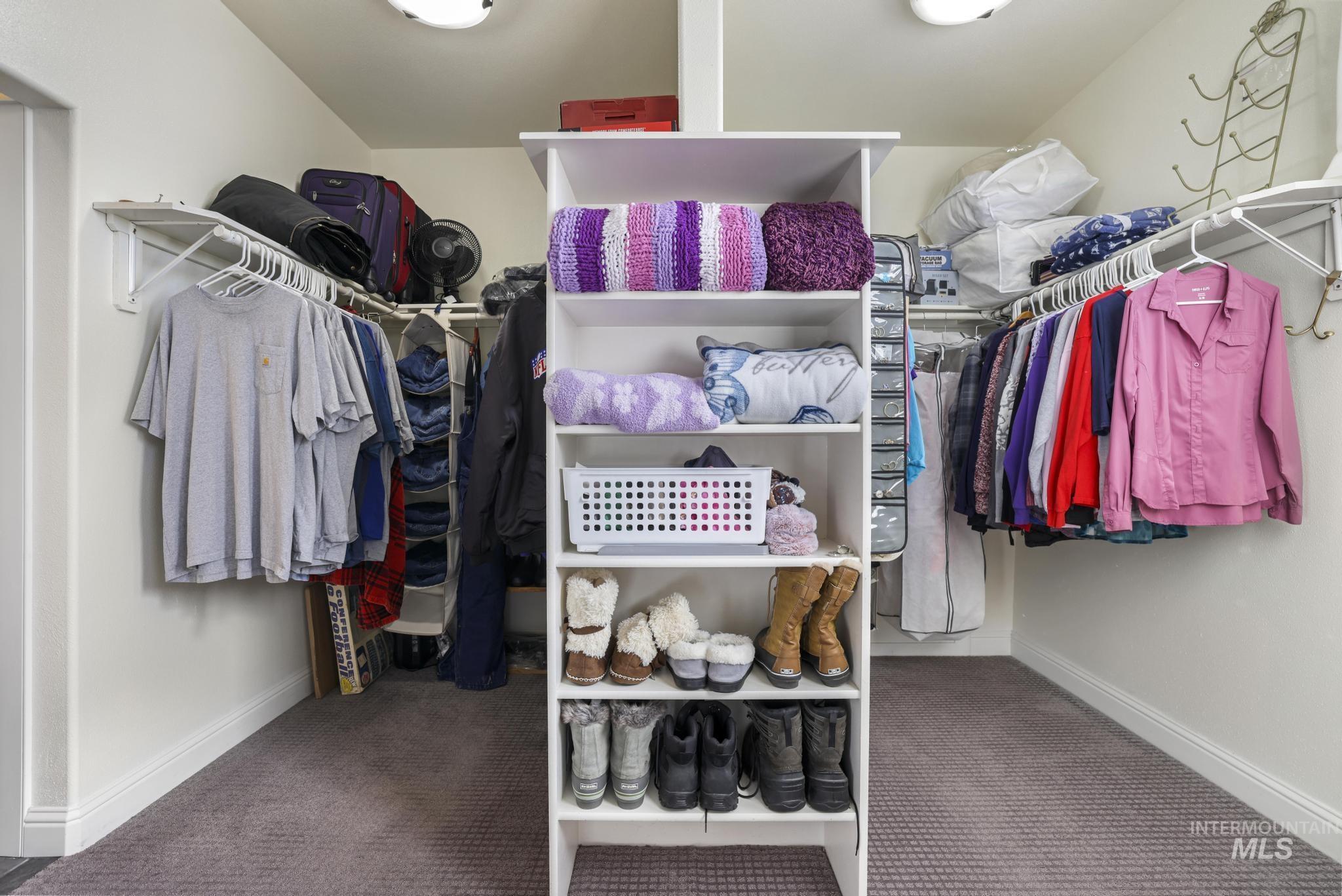 560 Riverview Drive, Gooding, Idaho 83330, 4 Bedrooms, 2.5 Bathrooms, Residential For Sale, Price $660,000,MLS 98975221