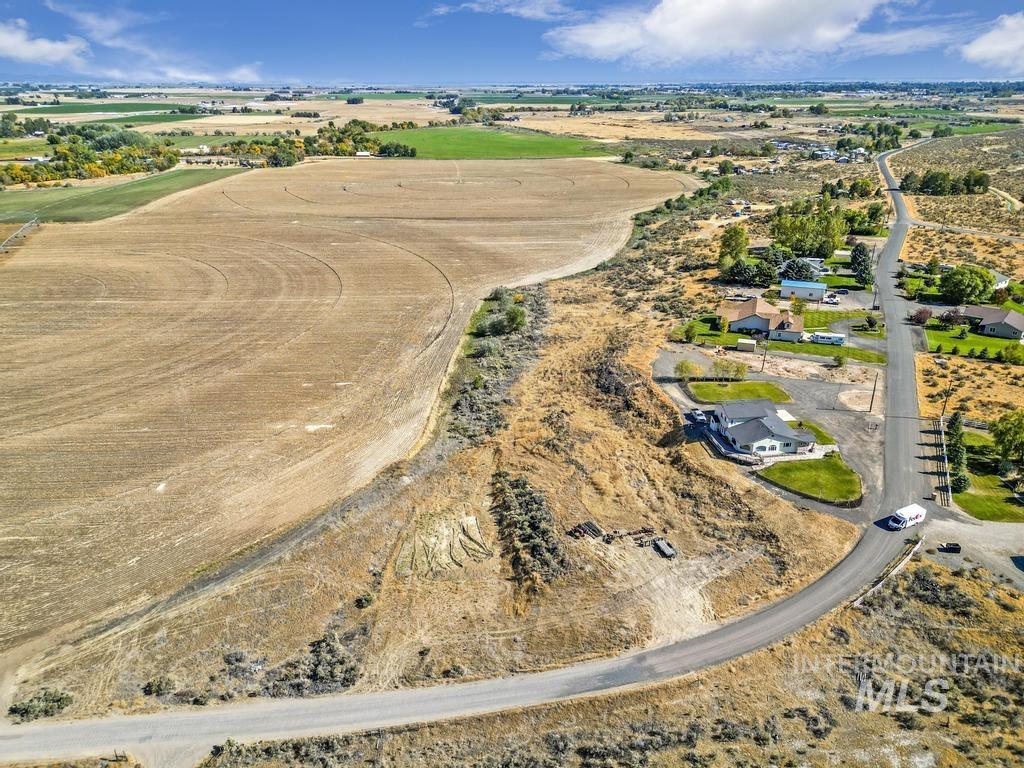 560 Riverview Drive, Gooding, Idaho 83330, 4 Bedrooms, 2.5 Bathrooms, Residential For Sale, Price $660,000,MLS 98975221
