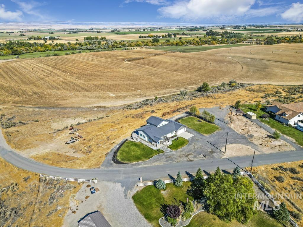 560 Riverview Drive, Gooding, Idaho 83330, 4 Bedrooms, 2.5 Bathrooms, Residential For Sale, Price $660,000,MLS 98975221