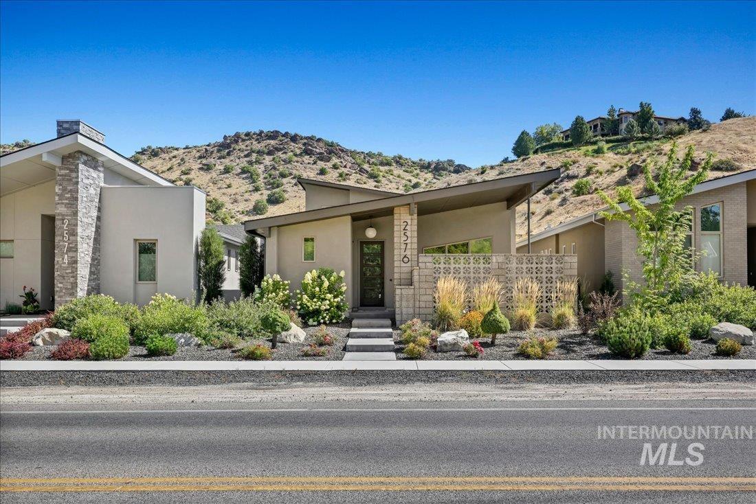 2576 E Warm Springs Ave, Boise, Idaho 83712, 3 Bedrooms, 2.5 Bathrooms, Residential For Sale, Price $795,000,MLS 98975222
