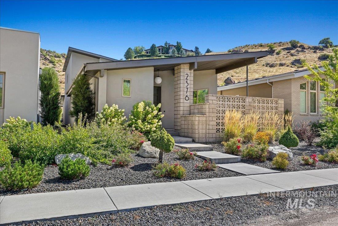 2576 E Warm Springs Ave, Boise, Idaho 83712, 3 Bedrooms, 2.5 Bathrooms, Residential For Sale, Price $795,000,MLS 98975222