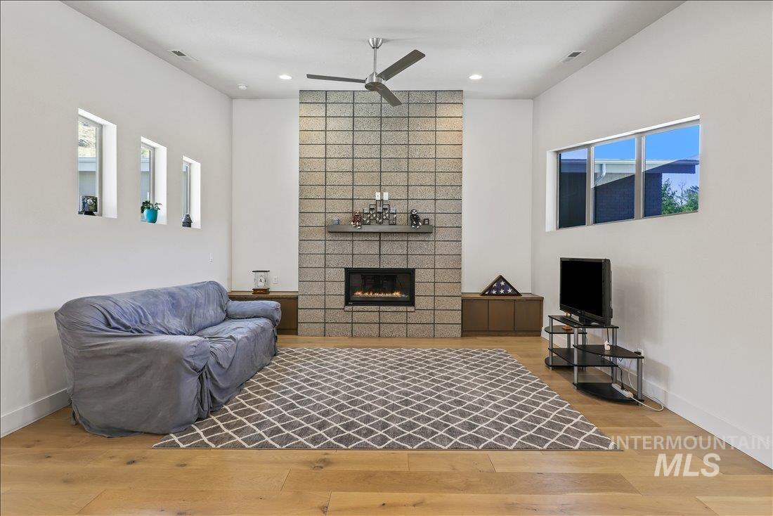 2576 E Warm Springs Ave, Boise, Idaho 83712, 3 Bedrooms, 2.5 Bathrooms, Residential For Sale, Price $795,000,MLS 98975222