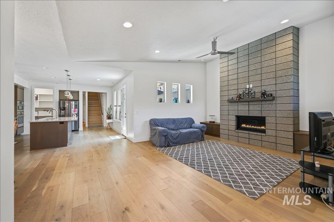 2576 E Warm Springs Ave, Boise, Idaho 83712, 3 Bedrooms, 2.5 Bathrooms, Residential For Sale, Price $795,000,MLS 98975222