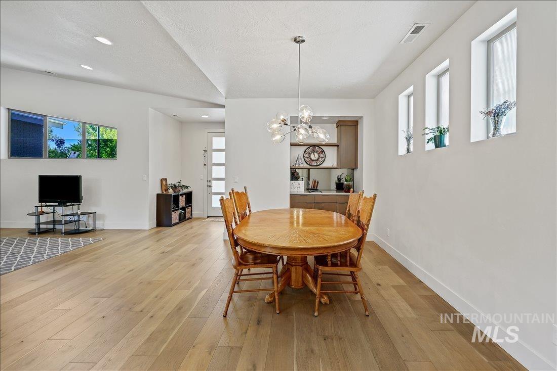 2576 E Warm Springs Ave, Boise, Idaho 83712, 3 Bedrooms, 2.5 Bathrooms, Residential For Sale, Price $795,000,MLS 98975222