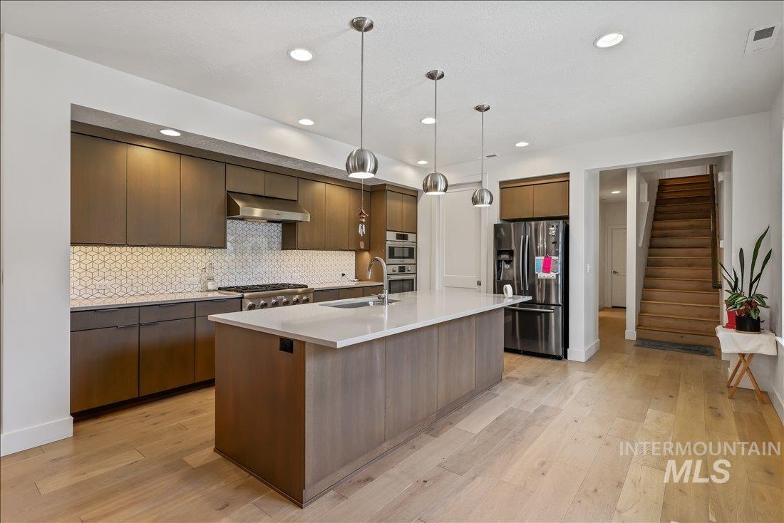 2576 E Warm Springs Ave, Boise, Idaho 83712, 3 Bedrooms, 2.5 Bathrooms, Residential For Sale, Price $795,000,MLS 98975222