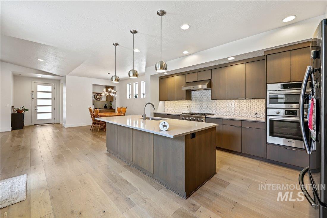 2576 E Warm Springs Ave, Boise, Idaho 83712, 3 Bedrooms, 2.5 Bathrooms, Residential For Sale, Price $795,000,MLS 98975222