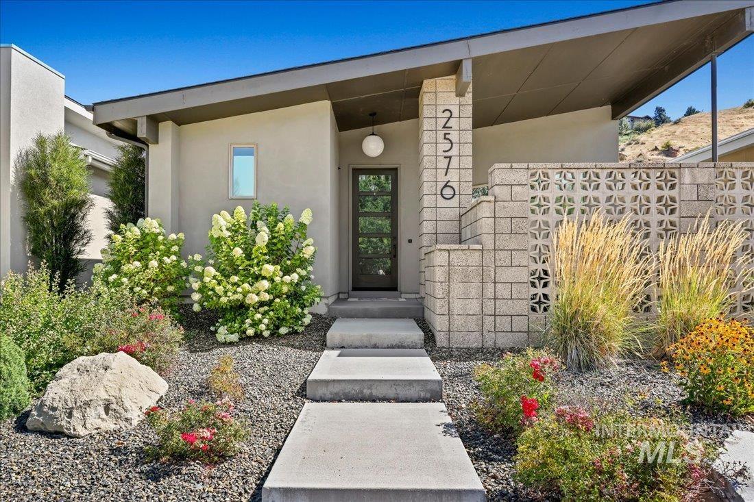 2576 E Warm Springs Ave, Boise, Idaho 83712, 3 Bedrooms, 2.5 Bathrooms, Residential For Sale, Price $795,000,MLS 98975222