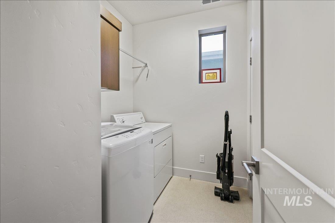 2576 E Warm Springs Ave, Boise, Idaho 83712, 3 Bedrooms, 2.5 Bathrooms, Residential For Sale, Price $795,000,MLS 98975222