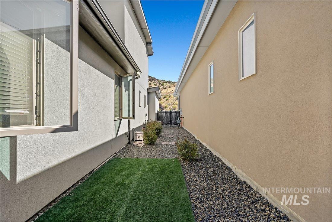 2576 E Warm Springs Ave, Boise, Idaho 83712, 3 Bedrooms, 2.5 Bathrooms, Residential For Sale, Price $795,000,MLS 98975222