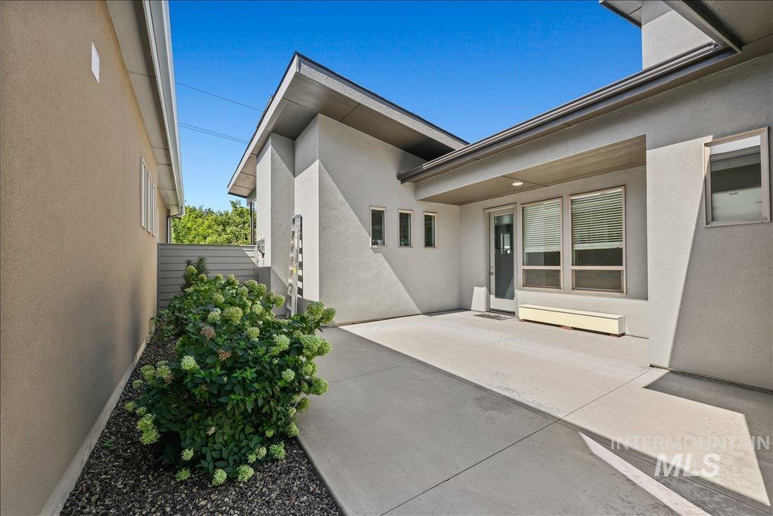 2576 E Warm Springs Ave, Boise, Idaho 83712, 3 Bedrooms, 2.5 Bathrooms, Residential For Sale, Price $795,000,MLS 98975222