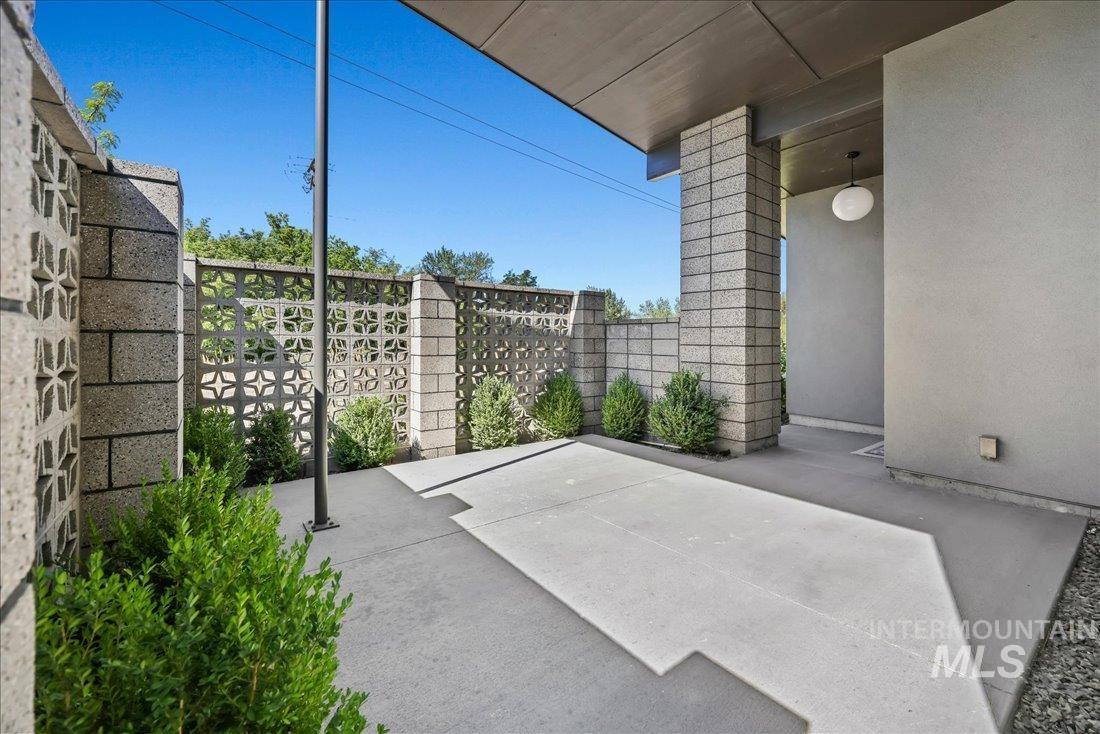 2576 E Warm Springs Ave, Boise, Idaho 83712, 3 Bedrooms, 2.5 Bathrooms, Residential For Sale, Price $795,000,MLS 98975222