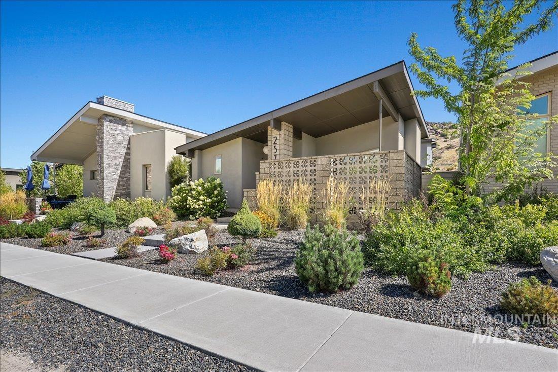 2576 E Warm Springs Ave, Boise, Idaho 83712, 3 Bedrooms, 2.5 Bathrooms, Residential For Sale, Price $795,000,MLS 98975222