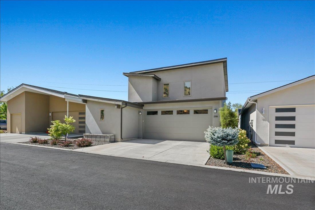 2576 E Warm Springs Ave, Boise, Idaho 83712, 3 Bedrooms, 2.5 Bathrooms, Residential For Sale, Price $795,000,MLS 98975222