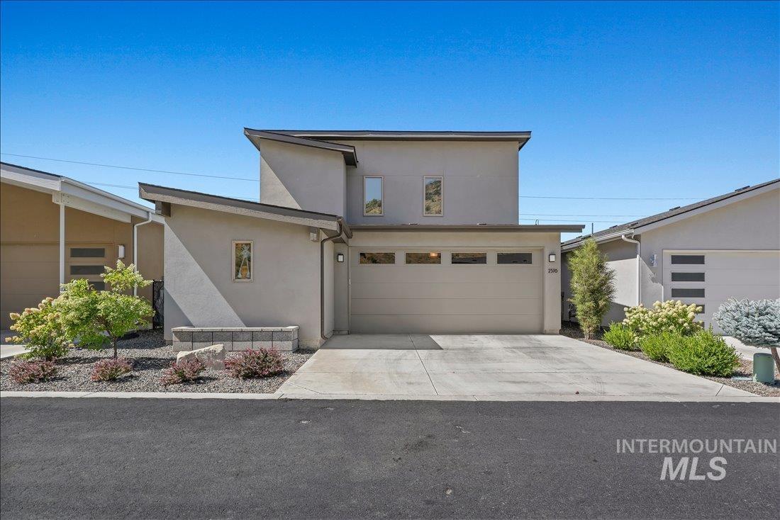2576 E Warm Springs Ave, Boise, Idaho 83712, 3 Bedrooms, 2.5 Bathrooms, Residential For Sale, Price $795,000,MLS 98975222