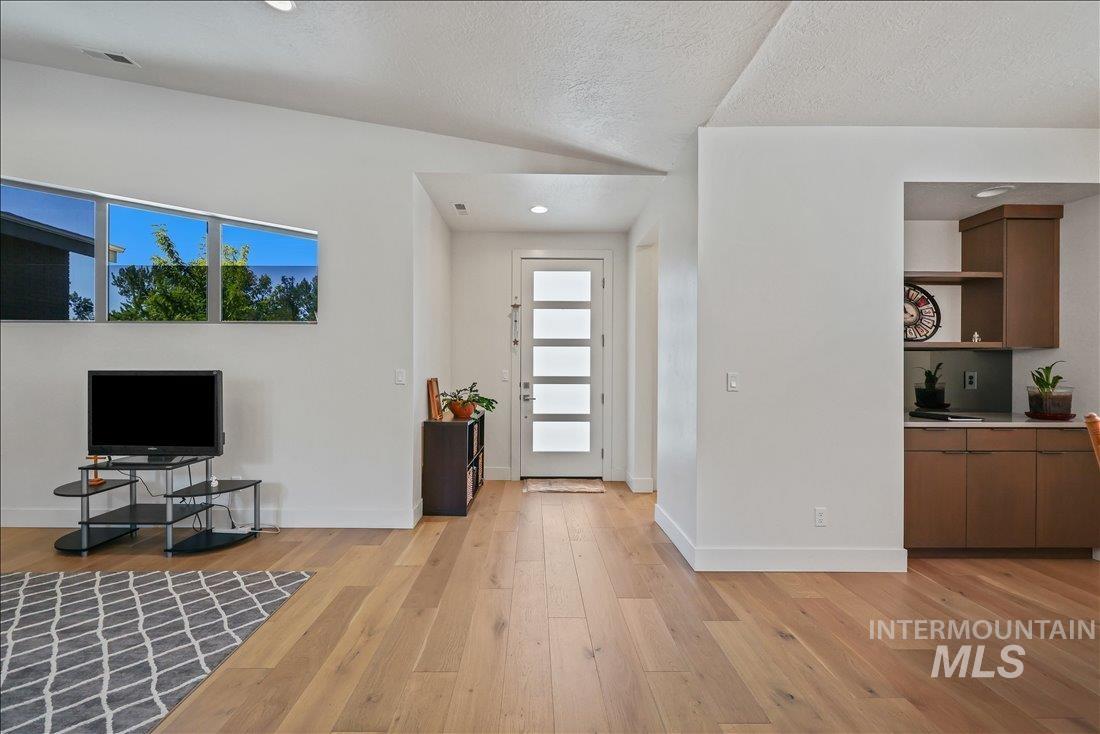 2576 E Warm Springs Ave, Boise, Idaho 83712, 3 Bedrooms, 2.5 Bathrooms, Residential For Sale, Price $795,000,MLS 98975222