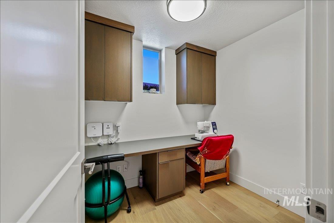 2576 E Warm Springs Ave, Boise, Idaho 83712, 3 Bedrooms, 2.5 Bathrooms, Residential For Sale, Price $795,000,MLS 98975222