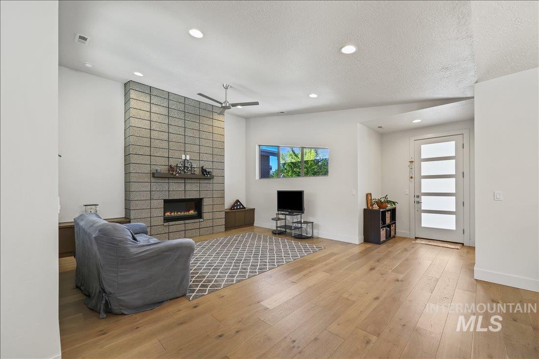 2576 E Warm Springs Ave, Boise, Idaho 83712, 3 Bedrooms, 2.5 Bathrooms, Residential For Sale, Price $795,000,MLS 98975222