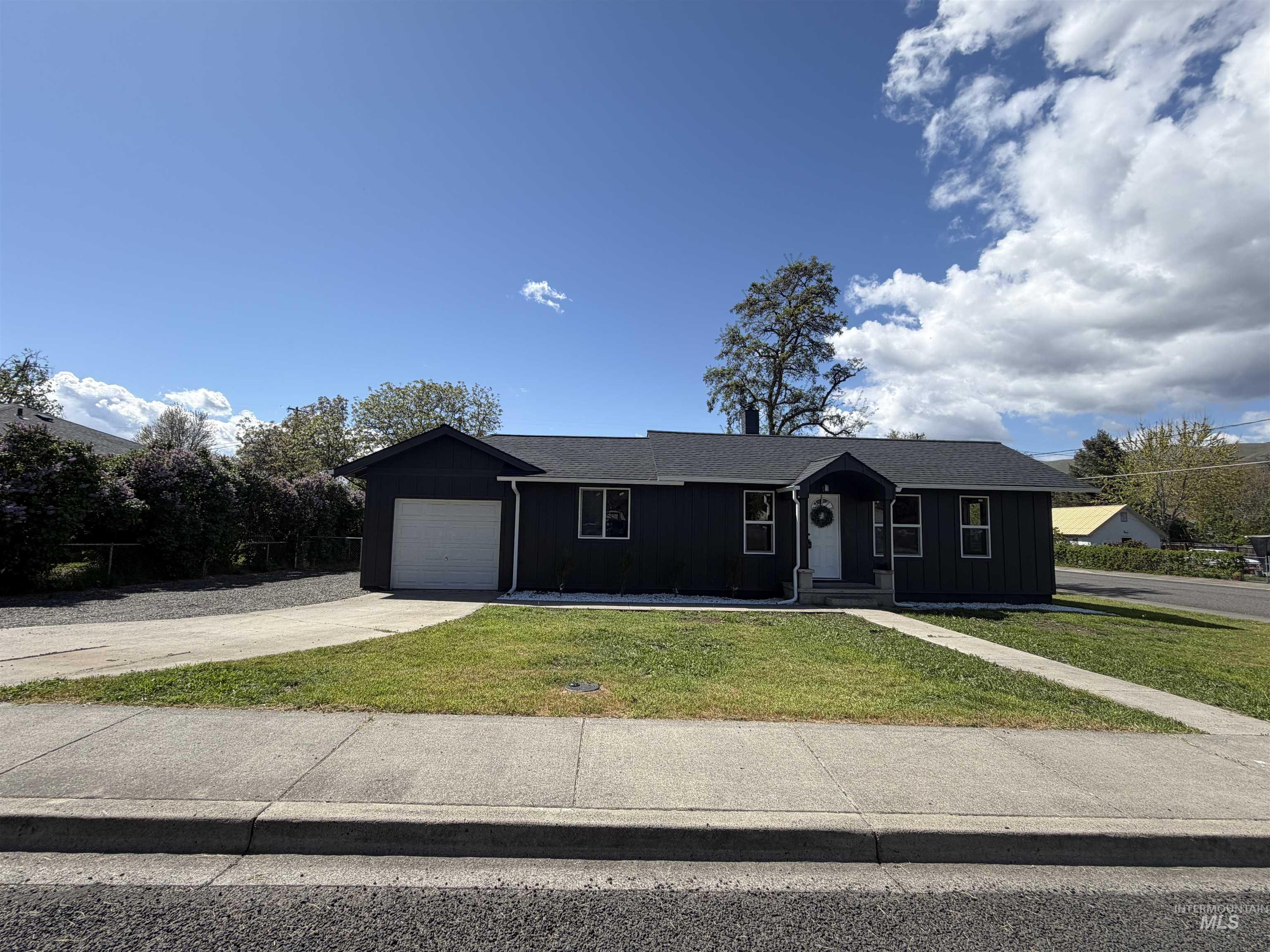 600 11th Street, Clarkston, Washington 99403, 3 Bedrooms, 1 Bathroom, Residential For Sale, Price $319,500,MLS 98975236