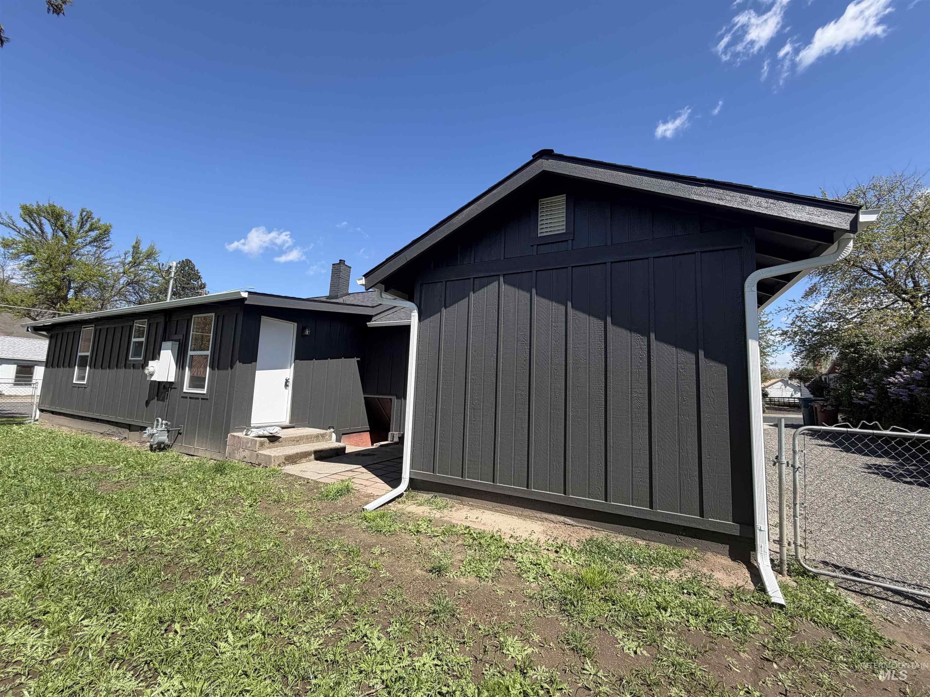 600 11th Street, Clarkston, Washington 99403, 3 Bedrooms, 1 Bathroom, Residential For Sale, Price $319,500,MLS 98975236