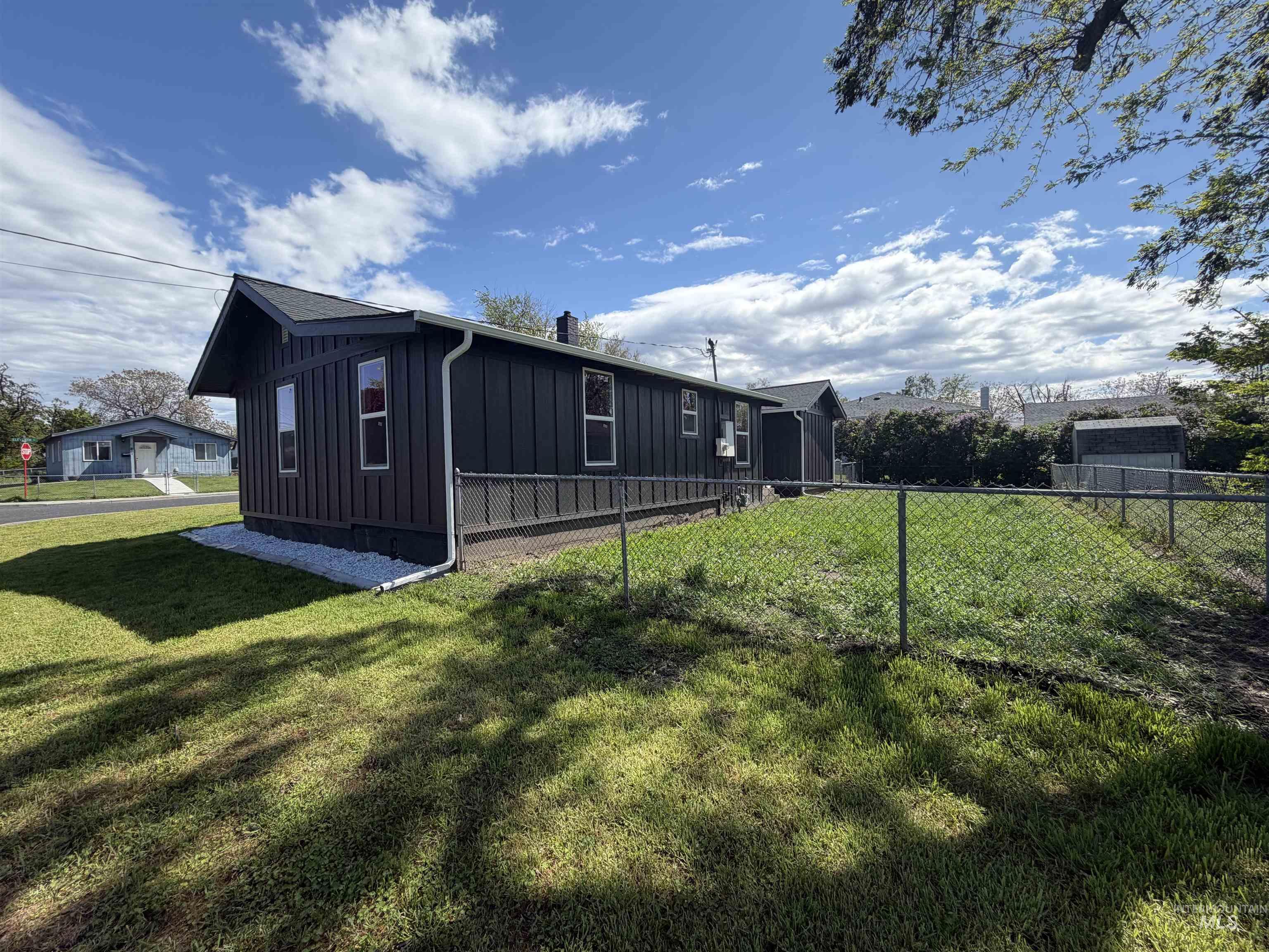 600 11th Street, Clarkston, Washington 99403, 3 Bedrooms, 1 Bathroom, Residential For Sale, Price $319,500,MLS 98975236