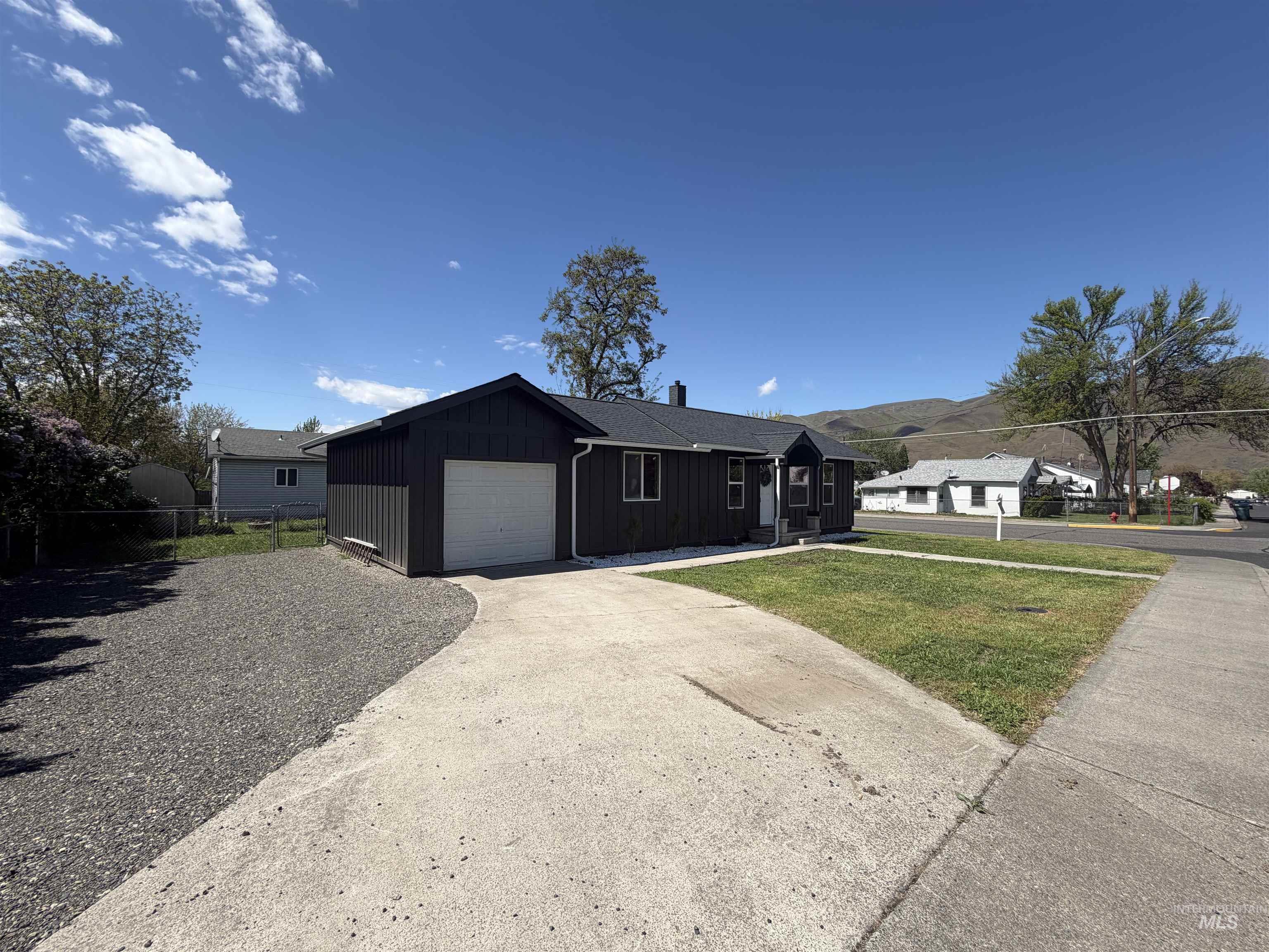 600 11th Street, Clarkston, Washington 99403, 3 Bedrooms, 1 Bathroom, Residential For Sale, Price $319,500,MLS 98975236