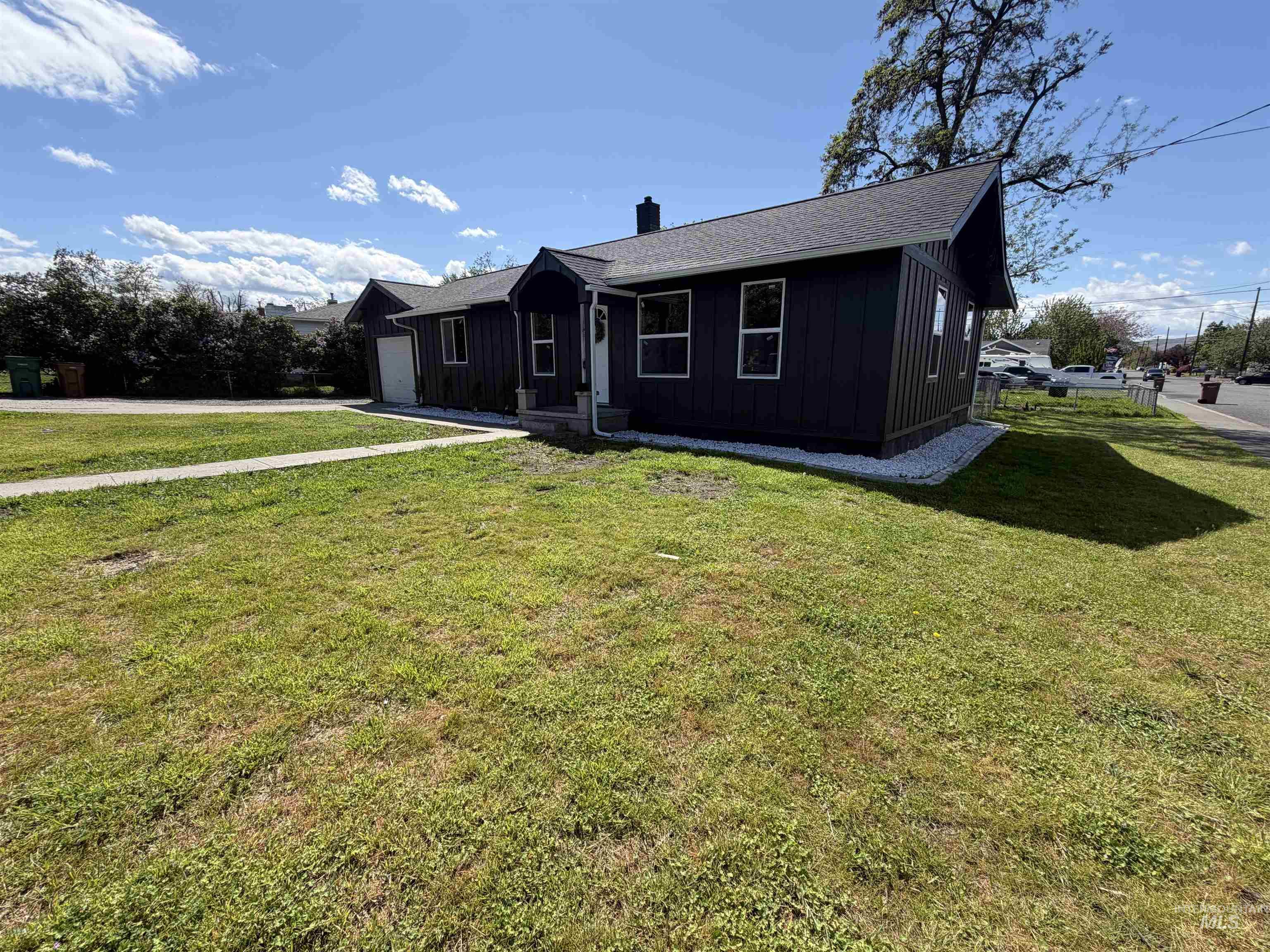 600 11th Street, Clarkston, Washington 99403, 3 Bedrooms, 1 Bathroom, Residential For Sale, Price $319,500,MLS 98975236