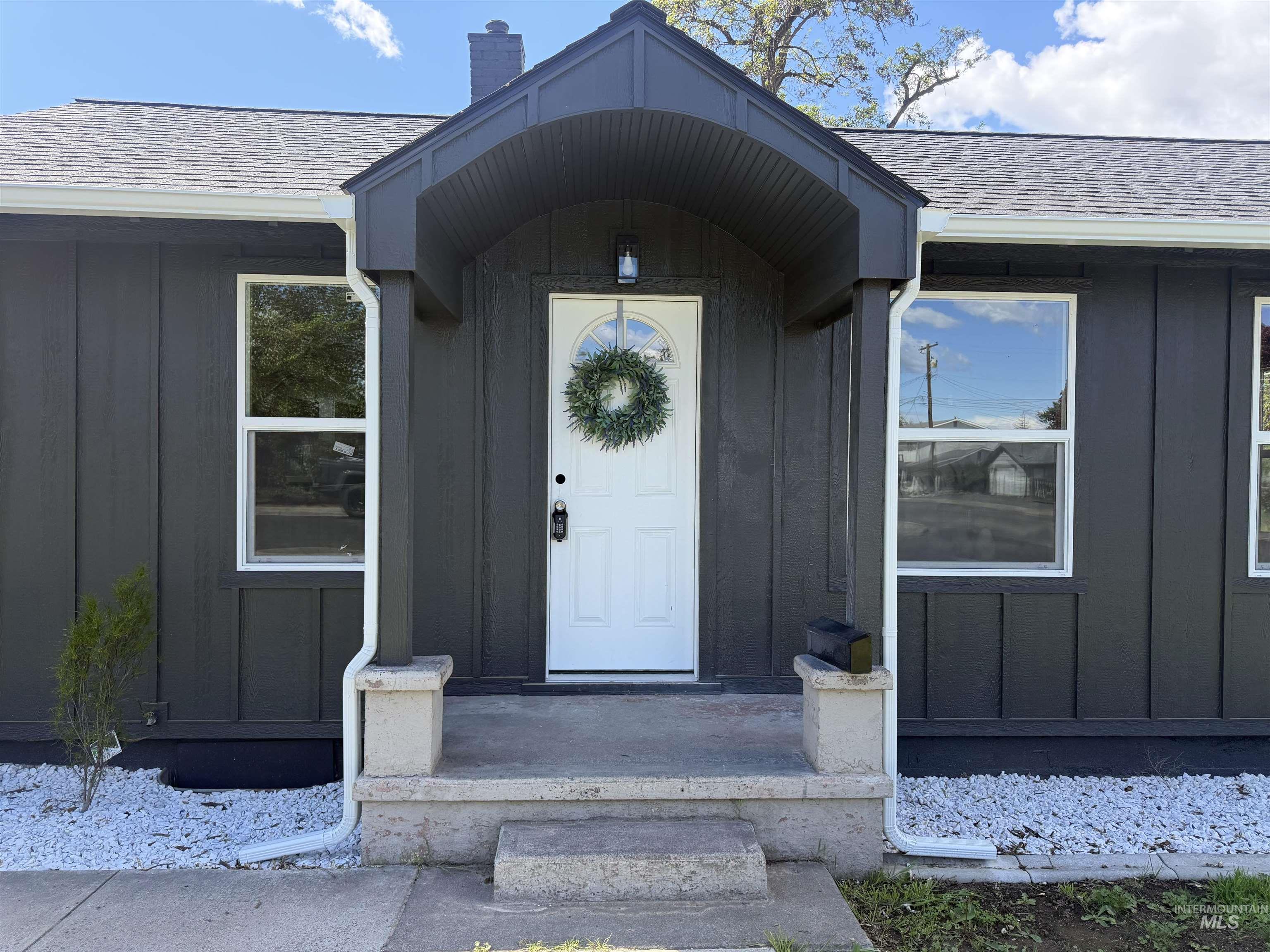 600 11th Street, Clarkston, Washington 99403, 3 Bedrooms, 1 Bathroom, Residential For Sale, Price $319,500,MLS 98975236