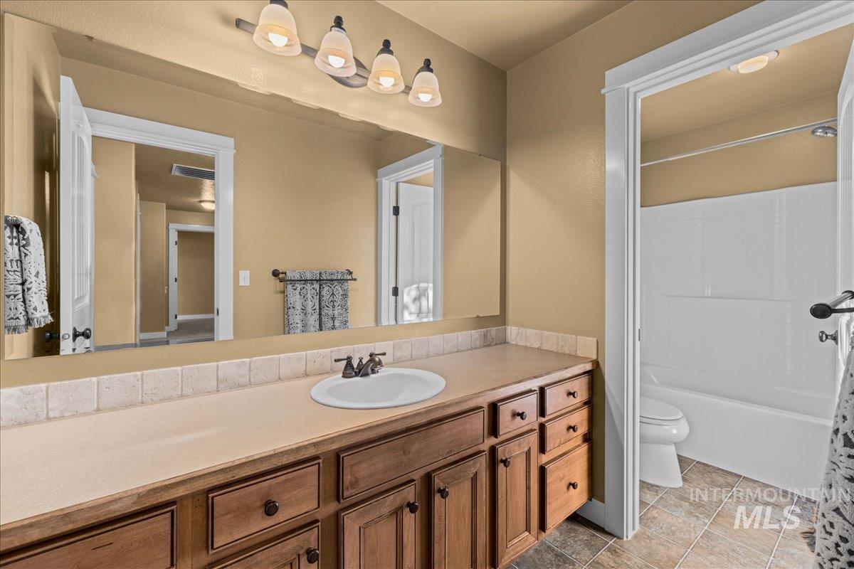 5491 N Beaham Ave, Meridian, Idaho 83646, 4 Bedrooms, 2.5 Bathrooms, Residential For Sale, Price $549,000,MLS 98975238