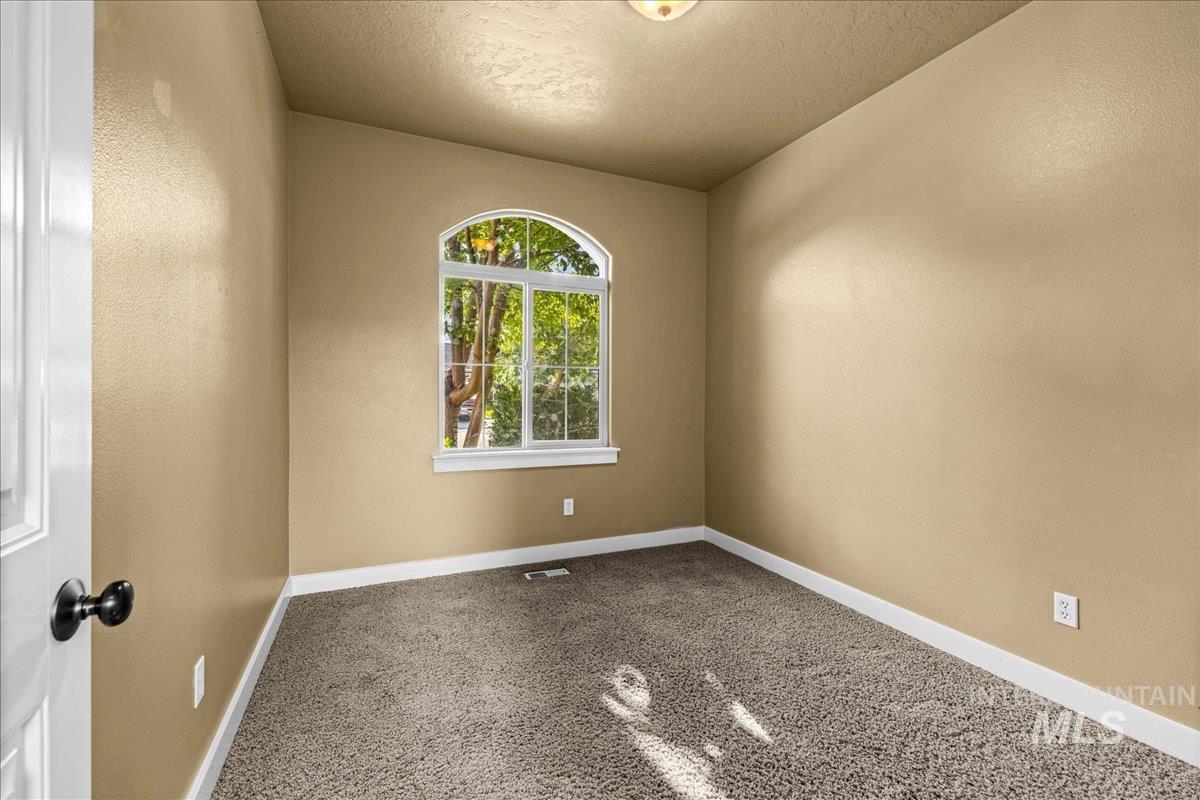 5491 N Beaham Ave, Meridian, Idaho 83646, 4 Bedrooms, 2.5 Bathrooms, Residential For Sale, Price $549,000,MLS 98975238