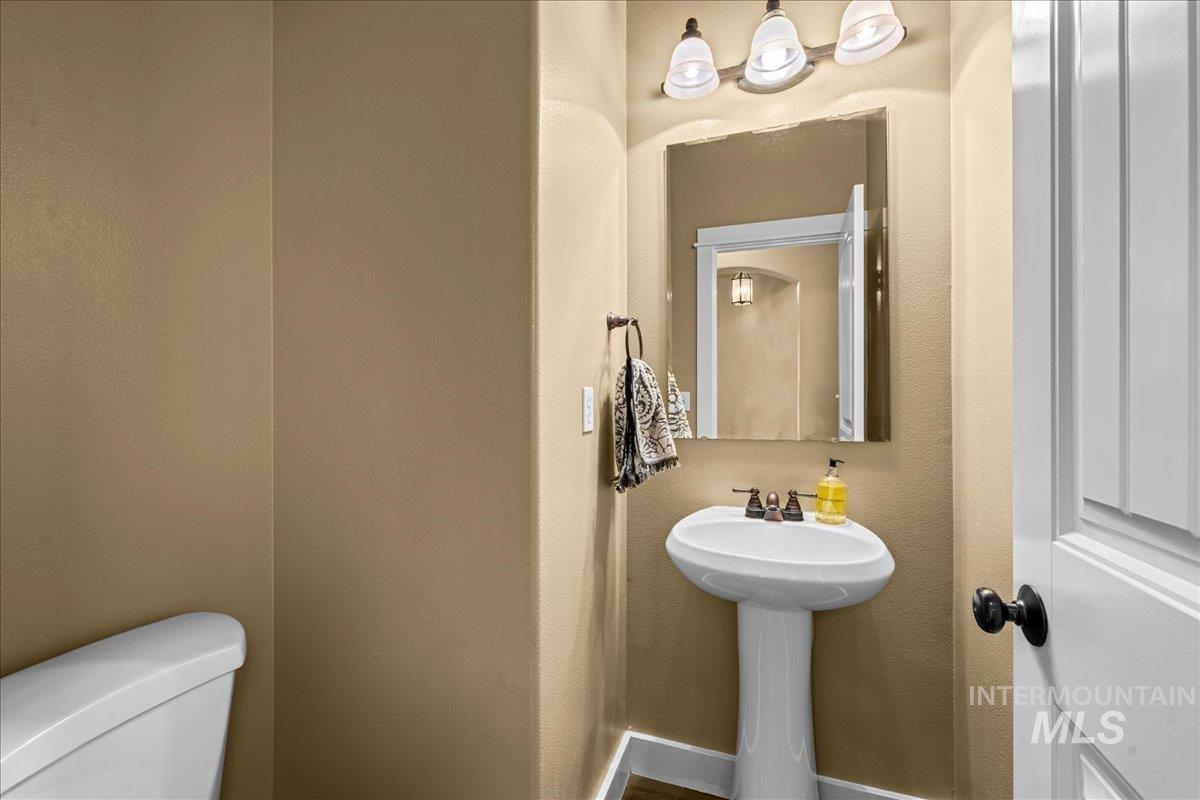 5491 N Beaham Ave, Meridian, Idaho 83646, 4 Bedrooms, 2.5 Bathrooms, Residential For Sale, Price $549,000,MLS 98975238