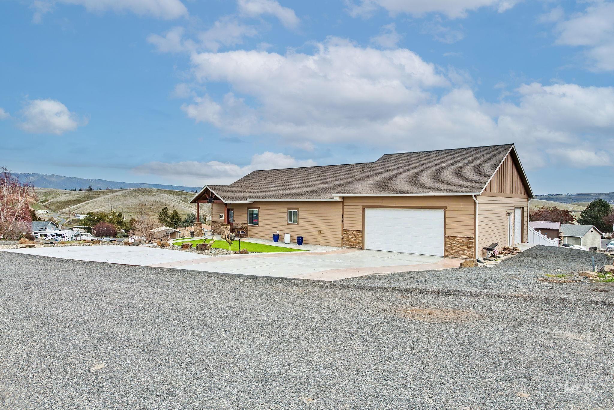 3435 Chukar Ln, Clarkston, Washington 99403, 2 Bedrooms, 2.5 Bathrooms, Residential For Sale, Price $575,000, 98975240