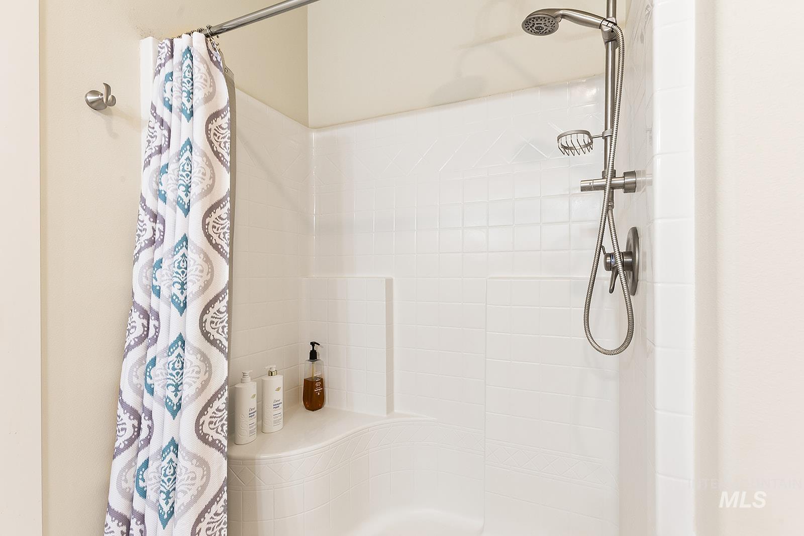 3435 Chukar Ln, Clarkston, Washington 99403, 2 Bedrooms, 2.5 Bathrooms, Residential For Sale, Price $575,000,MLS 98975240