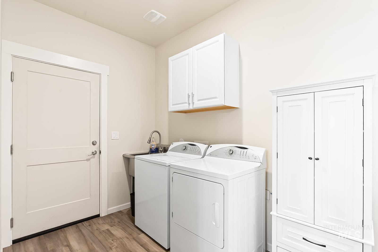 3435 Chukar Ln, Clarkston, Washington 99403, 2 Bedrooms, 2.5 Bathrooms, Residential For Sale, Price $575,000,MLS 98975240