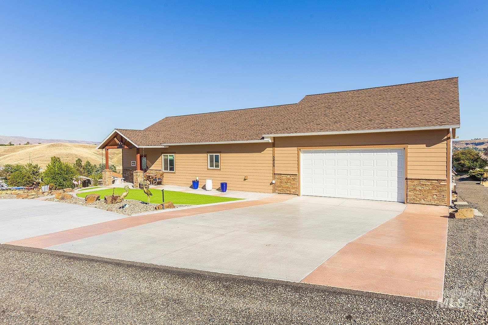 3435 Chukar Ln, Clarkston, Washington 99403, 2 Bedrooms, 2.5 Bathrooms, Residential For Sale, Price $575,000, 98975240