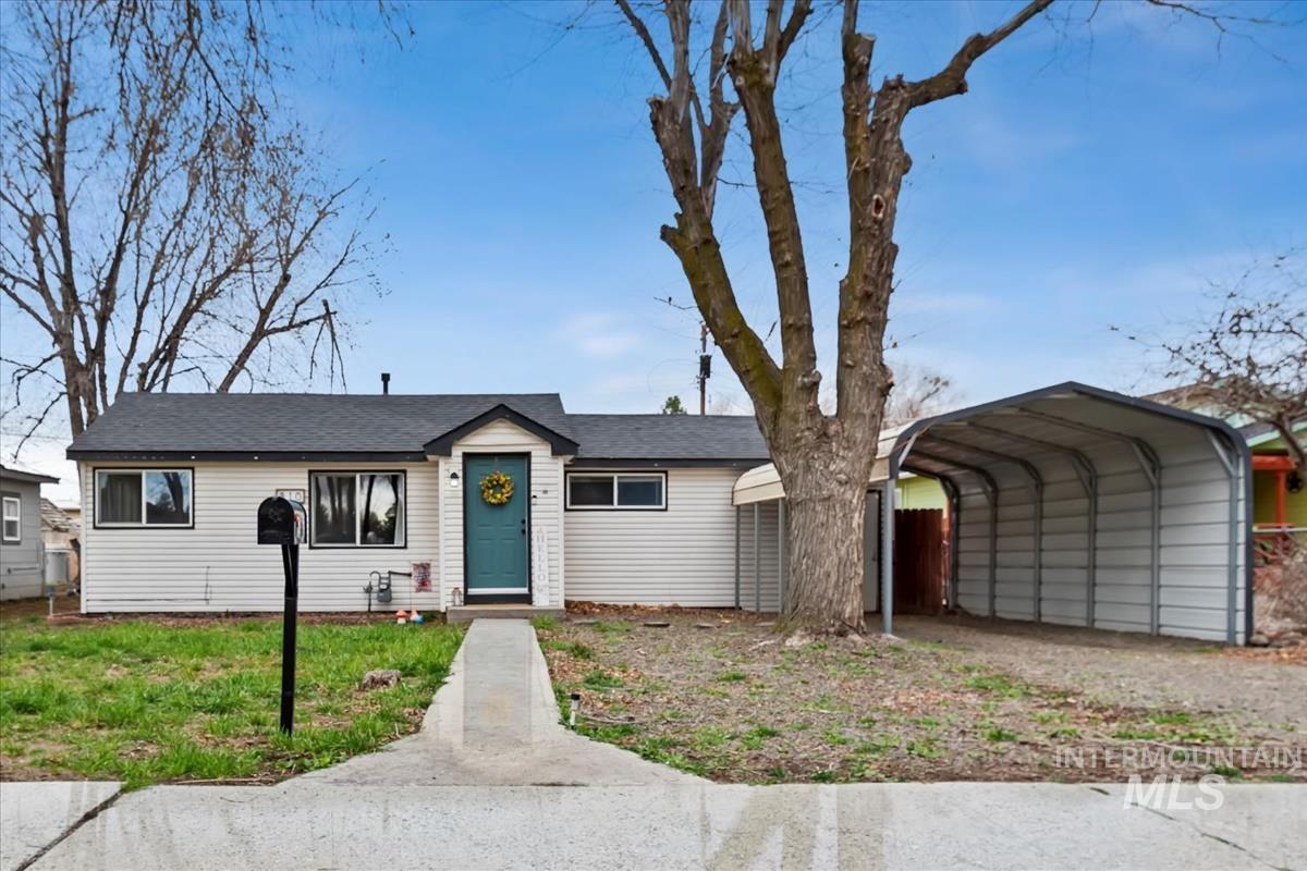 810 N 3Rd E, Mountain Home, Idaho 83647-2128, 3 Bedrooms, 1.5 Bathrooms, Residential For Sale, Price $289,900,MLS 98975242