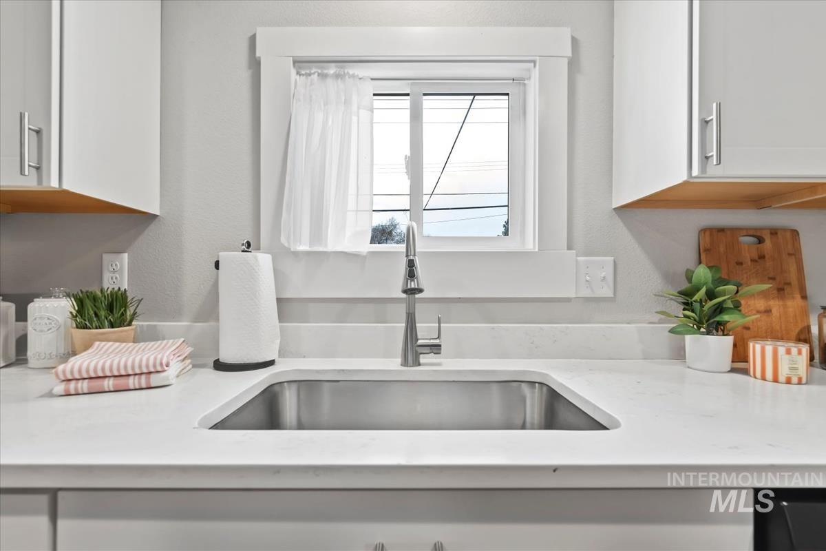 810 N 3Rd E, Mountain Home, Idaho 83647-2128, 3 Bedrooms, 1.5 Bathrooms, Residential For Sale, Price $289,900,MLS 98975242