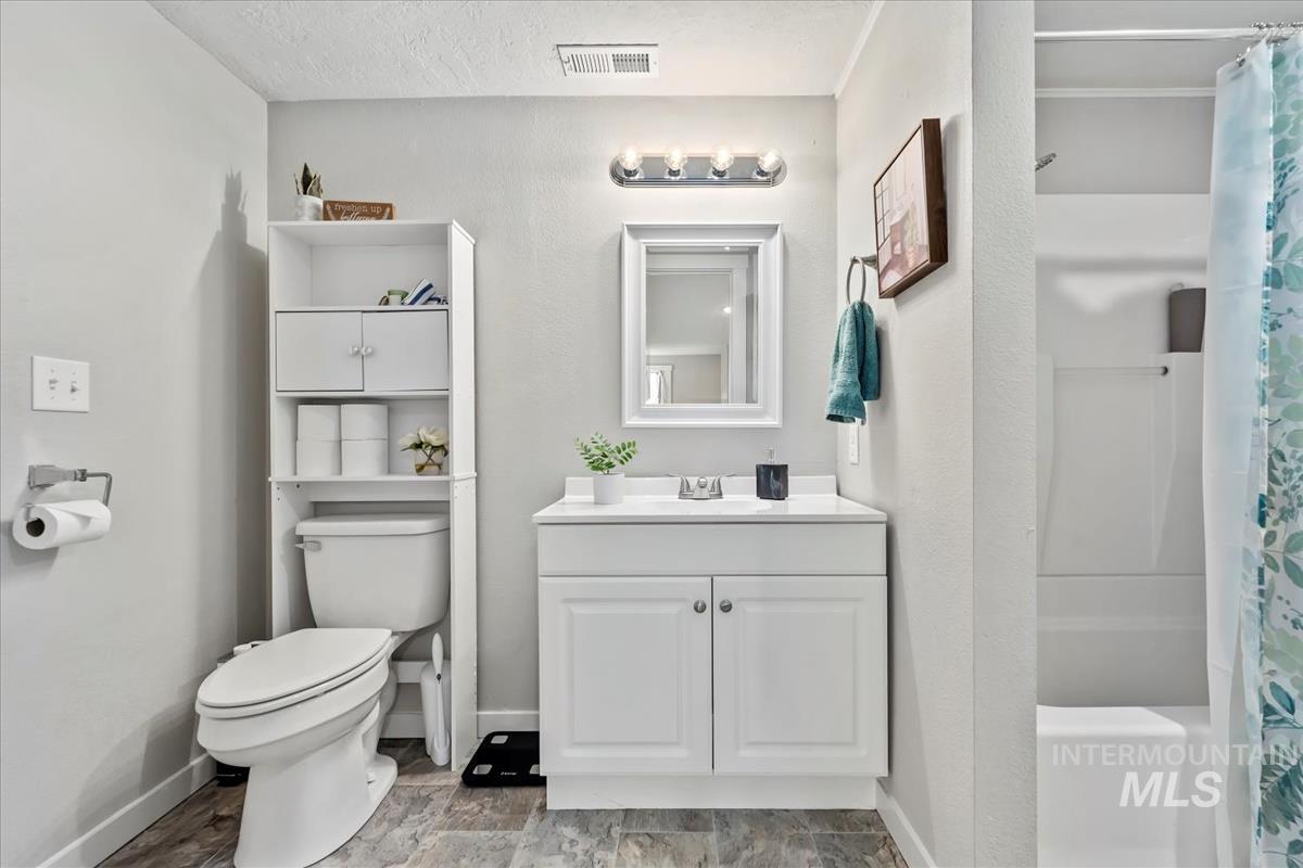 810 N 3Rd E, Mountain Home, Idaho 83647-2128, 3 Bedrooms, 1.5 Bathrooms, Residential For Sale, Price $289,900,MLS 98975242