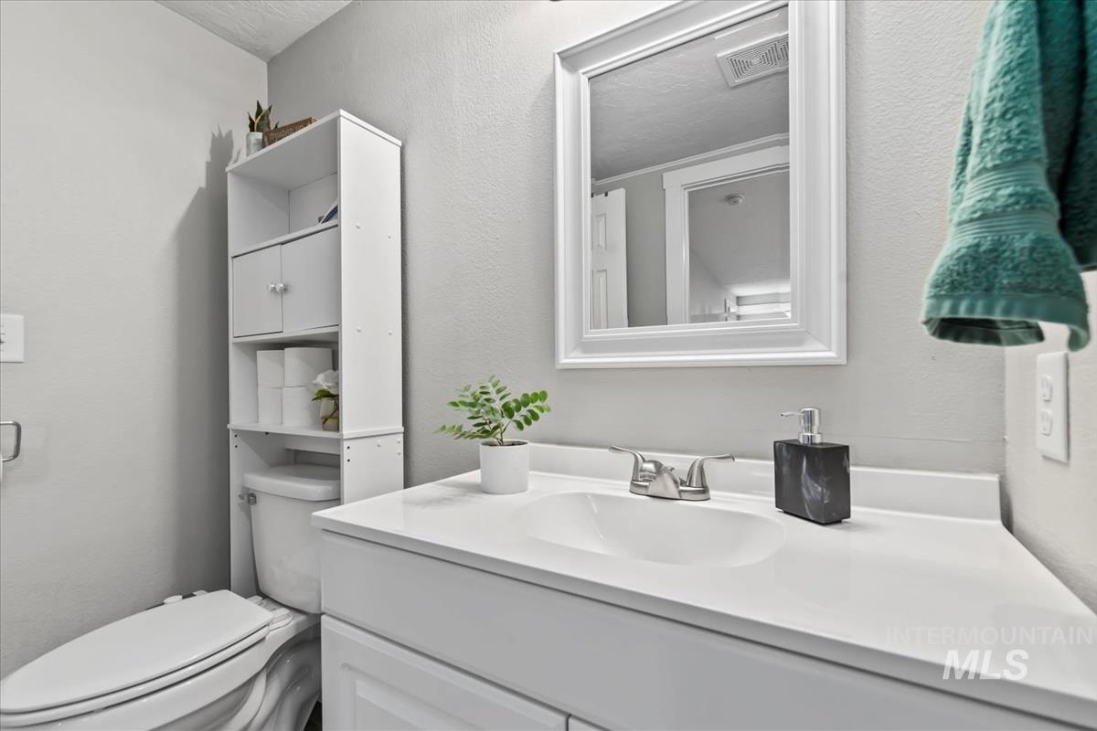 810 N 3Rd E, Mountain Home, Idaho 83647-2128, 3 Bedrooms, 1.5 Bathrooms, Residential For Sale, Price $289,900,MLS 98975242