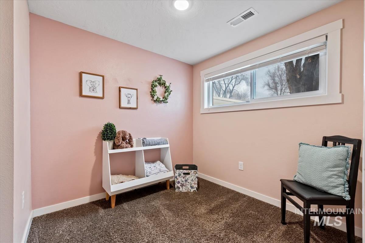 810 N 3Rd E, Mountain Home, Idaho 83647-2128, 3 Bedrooms, 1.5 Bathrooms, Residential For Sale, Price $289,900,MLS 98975242